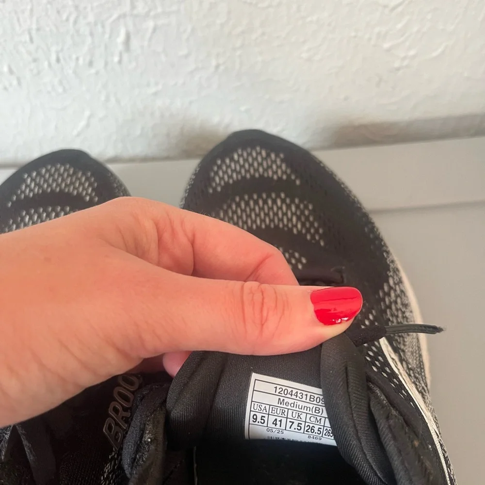 Brooks Women's Black and White Performance Running Shoes